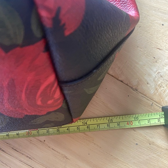 Rare red rose Coach purse - Picture 7 of 10